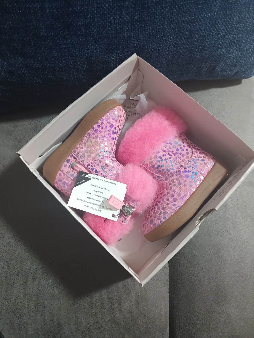 Baby UGG Size 2/3 Brand New!